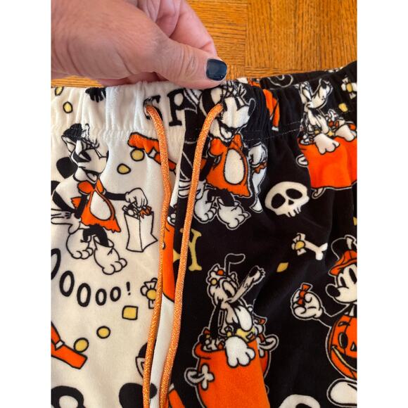 Disney Halloween print velour jogger size medium - Picture 3 of 6